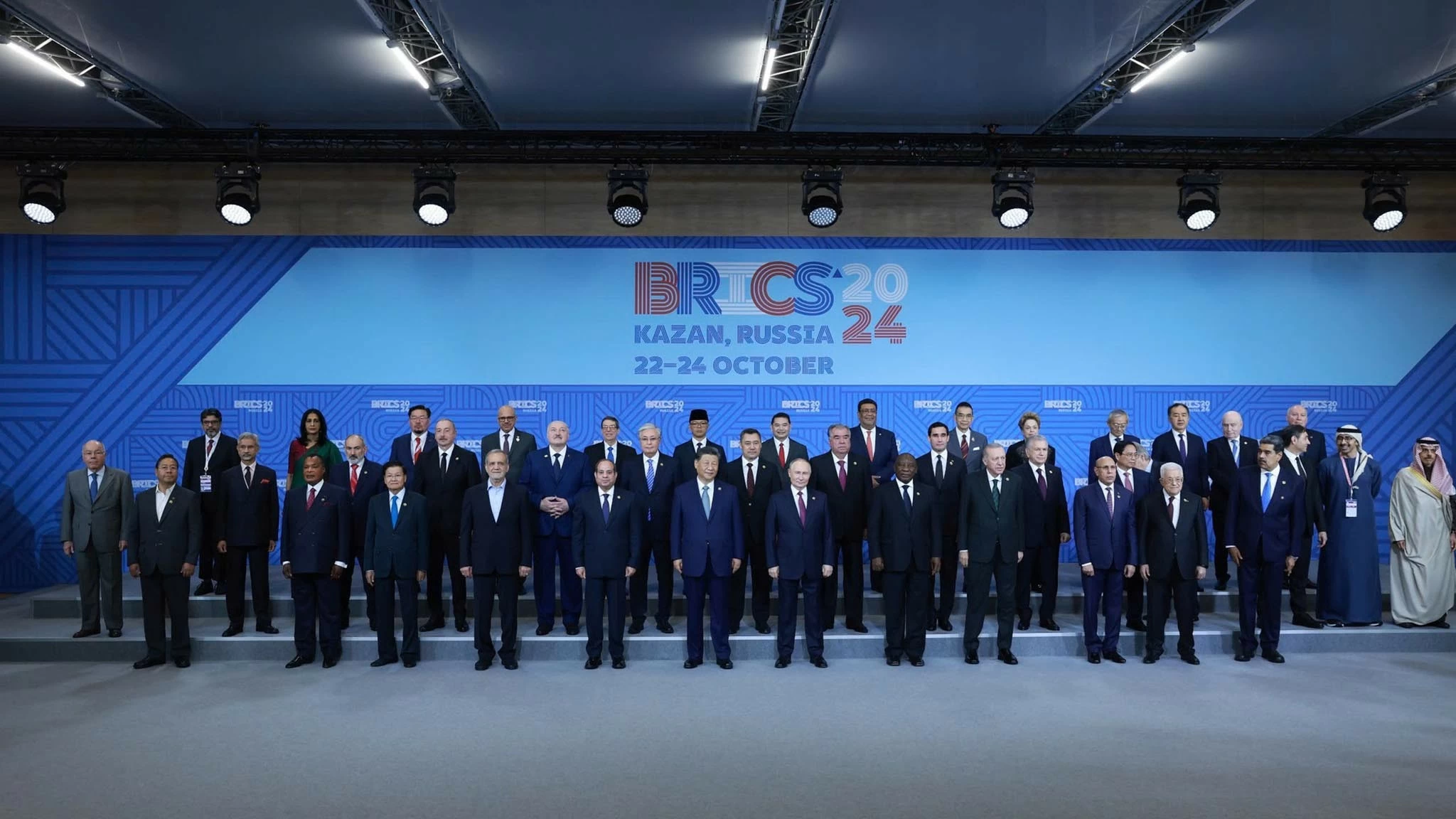 Tổng thống Liên bang Nga Vladimir Putin, Chủ tịch Nhóm BRICS năm 2024 đón Thủ tướng Phạm Minh Chính và các Trưởng đoàn. (Nguồn: VGP)