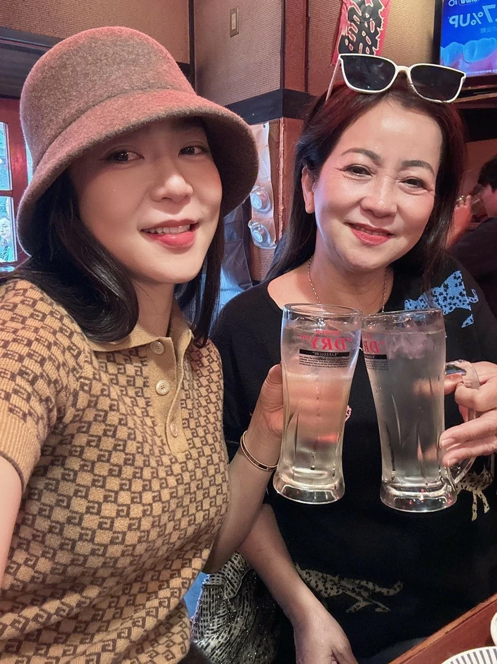 Ca sĩ Hà Thanh Xuân dành cuối tuần bên mẹ. (Nguồn: Facebook) Ca sĩ Hà Thanh Xuân dành cuối tuần bên mẹ. (Nguồn: Facebook)