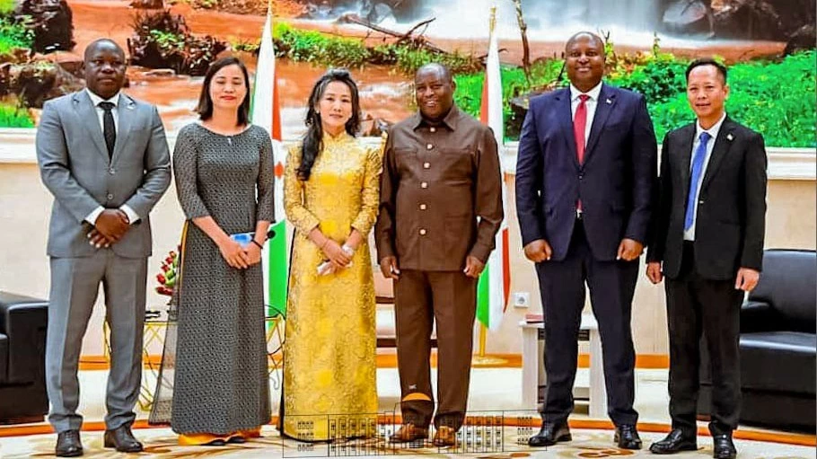 Đại sứ Vũ Thanh Huyền trình Thư ủy nhiệm lên Tổng thống Burundi Evariste Ndayishimiye