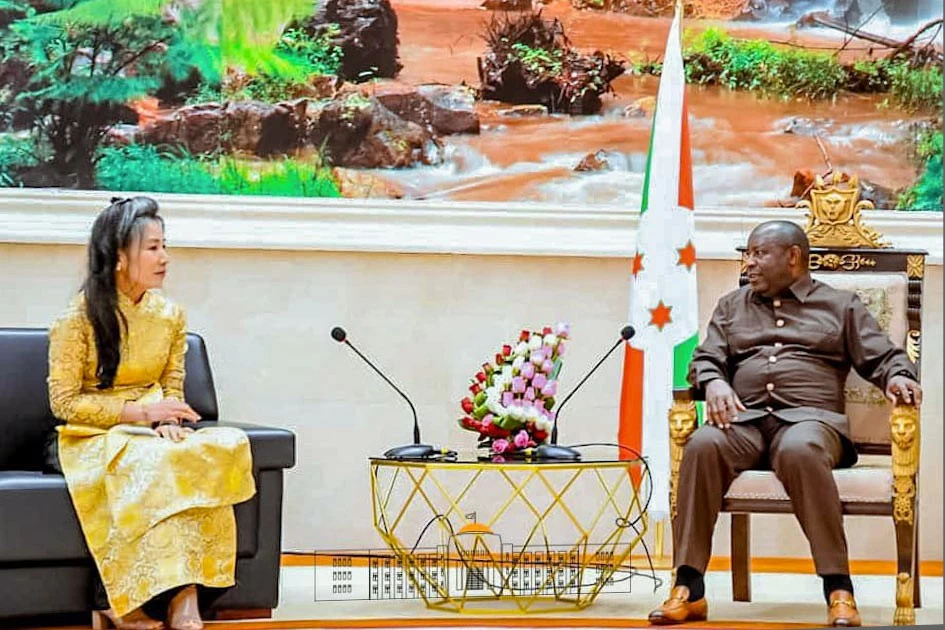 Tổng thống Burundi tiếp ngay sau lễ trình Thư ủy nhiệm, Đại sứ Vũ Thanh Huyền Tổng thống Burundi tiếp ngay sau lễ trình Thư ủy nhiệm, Đại sứ Vũ Thanh Huyền
