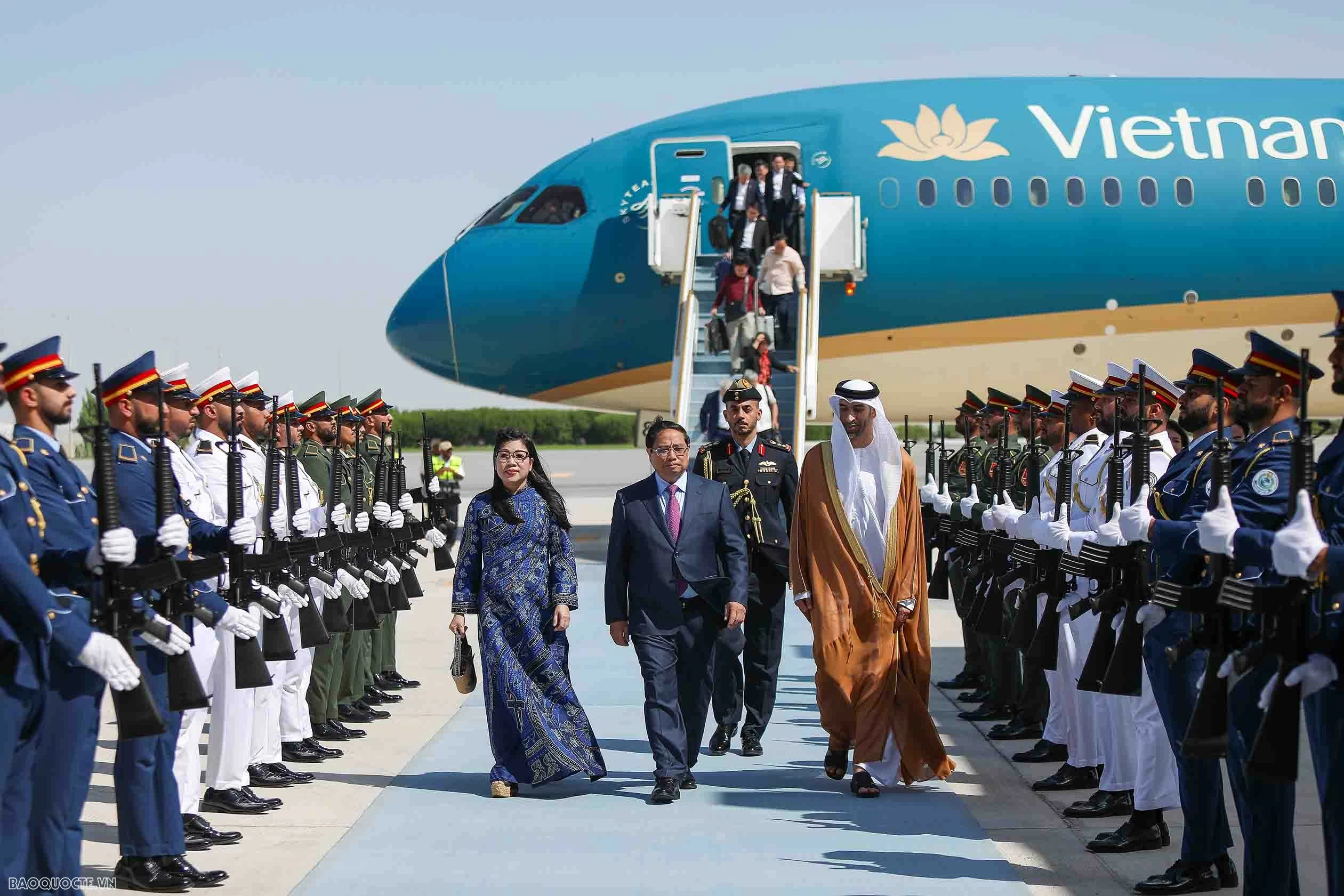 Welcome ceremony with a 21-cannon salute for Prime Minister Pham Minh Chinh in Abu Dhabi