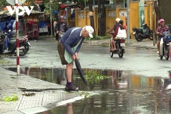 Bão số 6 gây thiệt hại nghiêm trọng tại miền Trung