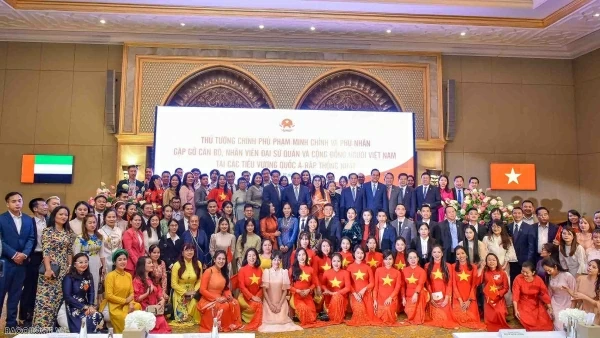 PM Pham Minh Chinh meets Vietnamese community in Abu Dhabi, UAE