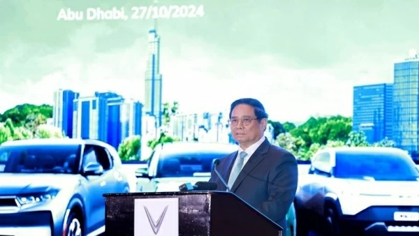 PM Pham Minh Chinh attends ceremony launching Vinfast vehicles in UAE