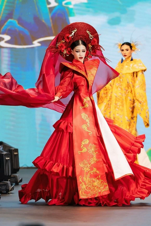 Mẫu nhí Hải Phương gây ấn tượng với trang phục hầu đồng tại Ngày hội Văn hóa Hữu nghị Việt-Hàn Mẫu nhí Hải Phương gây ấn tượng tại Ngày hội Văn hóa hữu nghị Việt-Hàn