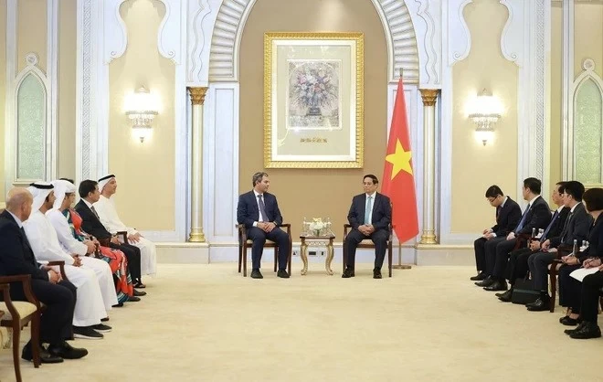 PM Pham Minh Chinh receives heads of leading UAE corporations