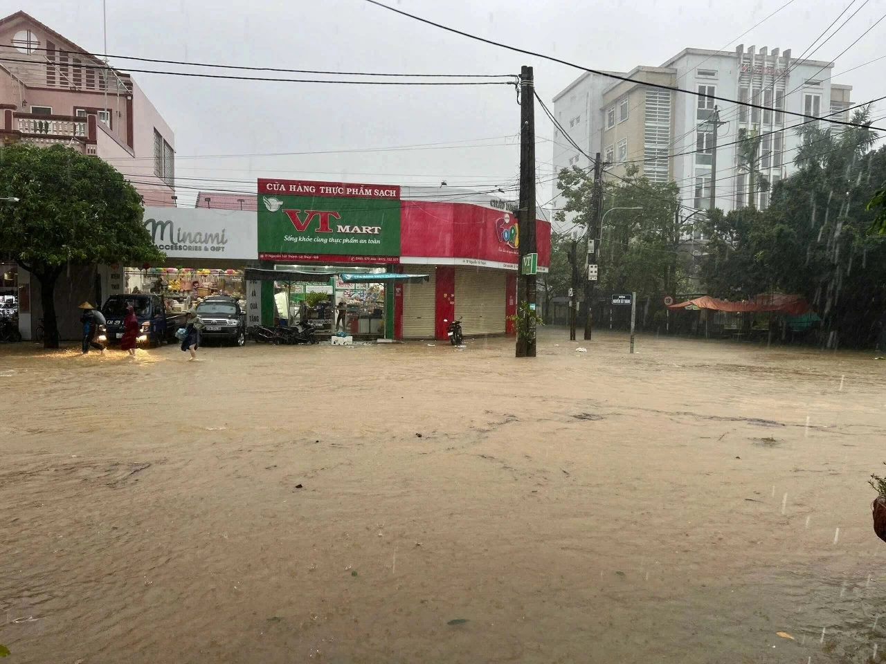 Mưa lũ miền Trung: Hàng loạt địa phương bị ngập lụt sau bão Trà Mi