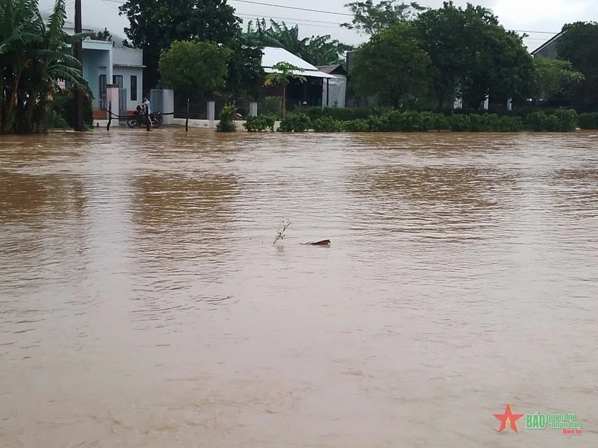 Mưa lũ miền Trung: Hàng loạt địa phương bị ngập lụt sau bão Trà Mi