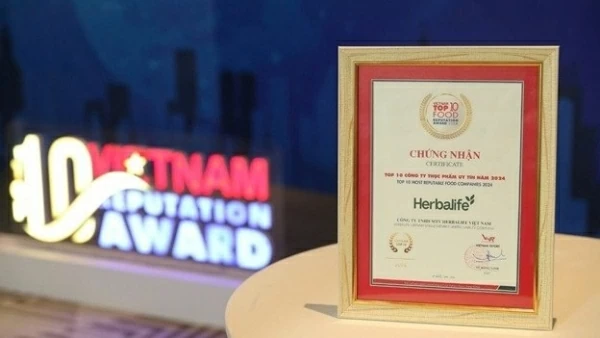 Herbalife Vietnam wins the prestigious Top 10 most Reputable Food Companies Award for the fourth consecutive time