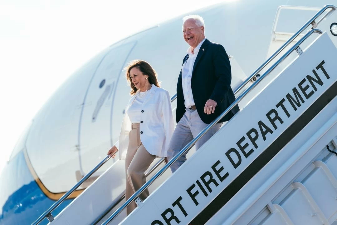 Phong cách đầy quyền lực của bà Kamala Harris