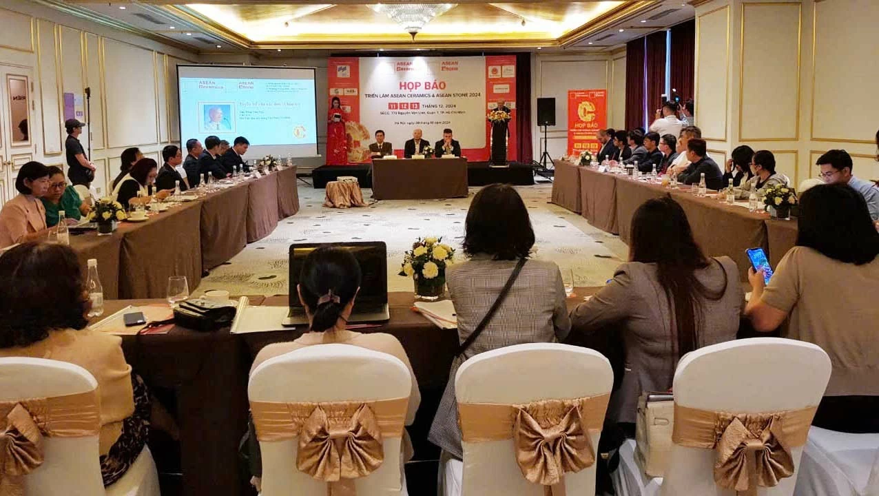 Đa dạng c&aacute;c thương hiệu quốc tế trong ng&agrave;nh Gốm sứ quy tụ tại Triển l&atilde;m ASEAN Ceramics 2024