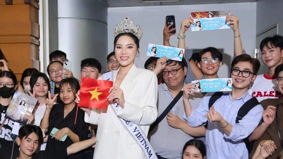 Hoa hậu Kỳ Duyên lên đường dự thi Miss Universe 2024