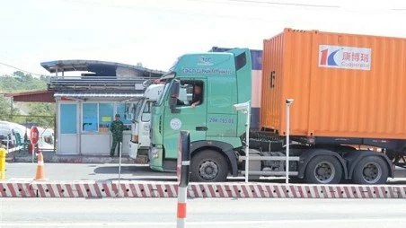 Trade through Huu Nghi border gate in Lang Son exceeds 2.5 billion USD in 10 months