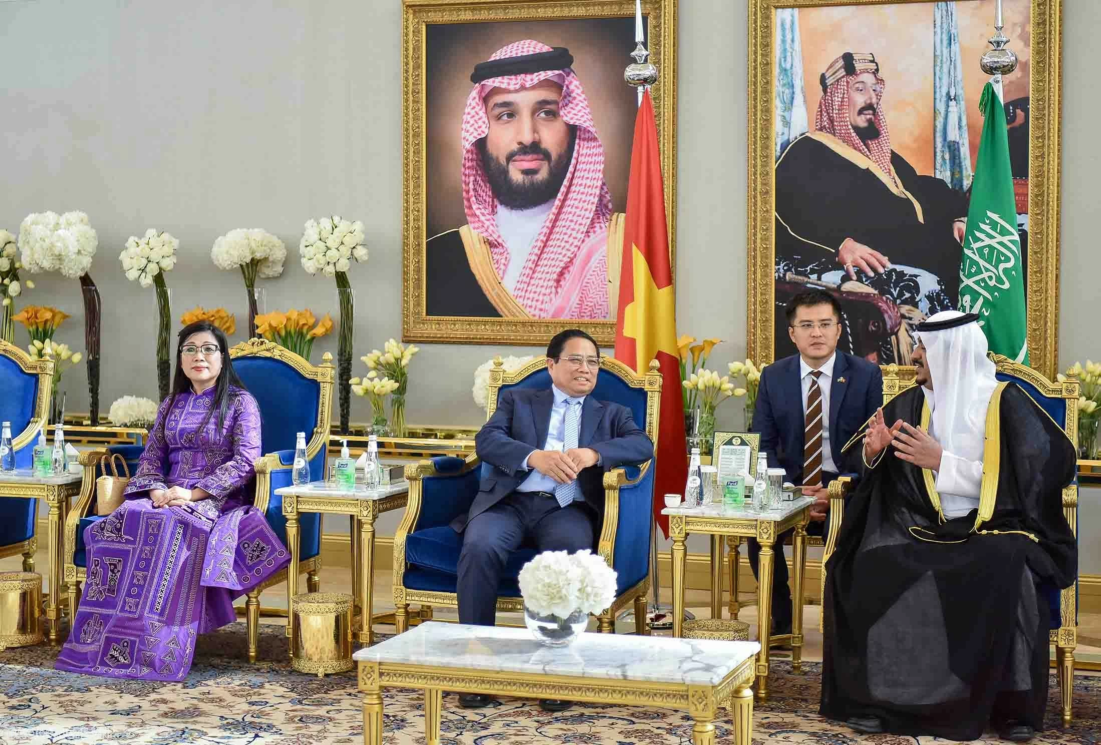 Thủ tướng Phạm Minh Chính và Phu nhân đến Riyadh, bắt đầu chuyến thăm và làm việc tại Saudi Arabia