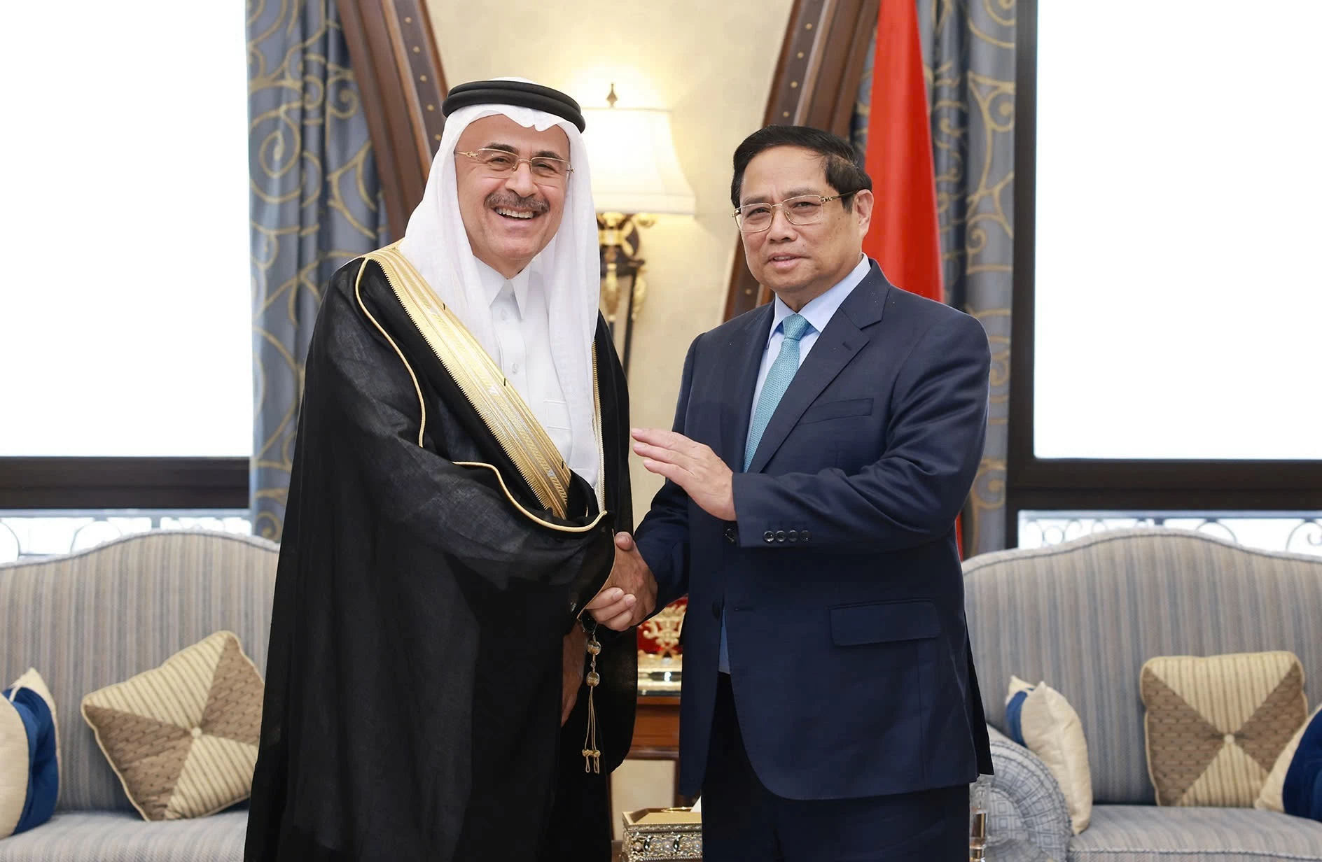 PM Pham Minh Chinh receives President, CEO of Saudi Aramco in Riyadh