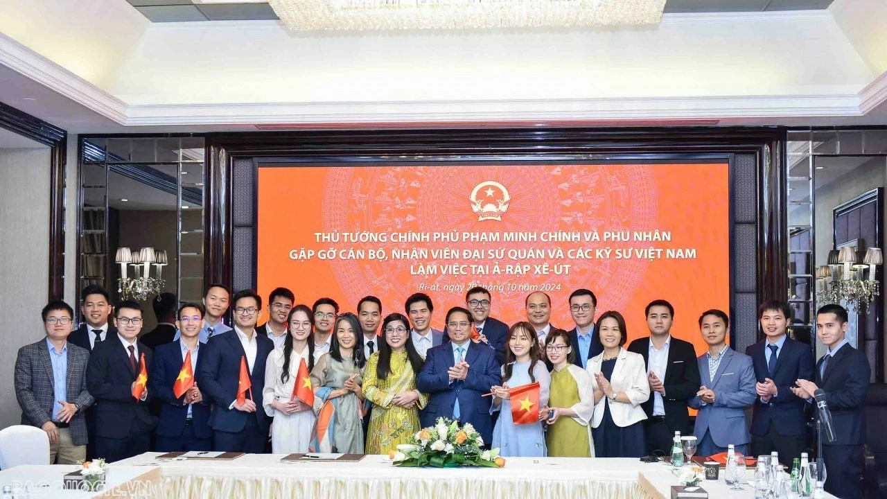 PM Pham Minh Chinh meets Vietnamese community in Saudi Arabia