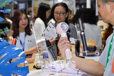 Int'l electronics, smart appliances expo opens in Hanoi