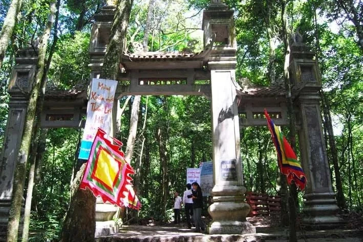 Hà Nội: Ngắm vẻ đẹp thơ mộng của thác Ao Vua trên núi Tản Hà Nội: Ngắm vẻ đẹp thơ mộng của thác Ao Vua trên núi Tản