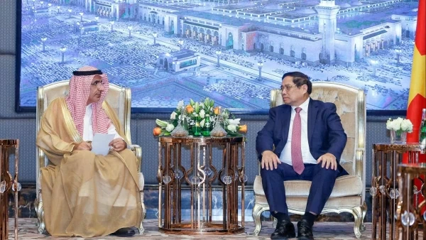 PM Pham Minh Chinh held meetings with leaders of Saudi Arabia’s major firms in Riyadh