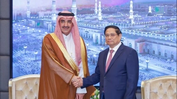 PM Pham Minh Chinh receives Saudi Arabia’s Minister of Industry and Mineral Resources in Riyadh