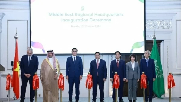 PM Pham Minh Chinh attends inauguration ceremony of FPT office in Middle East