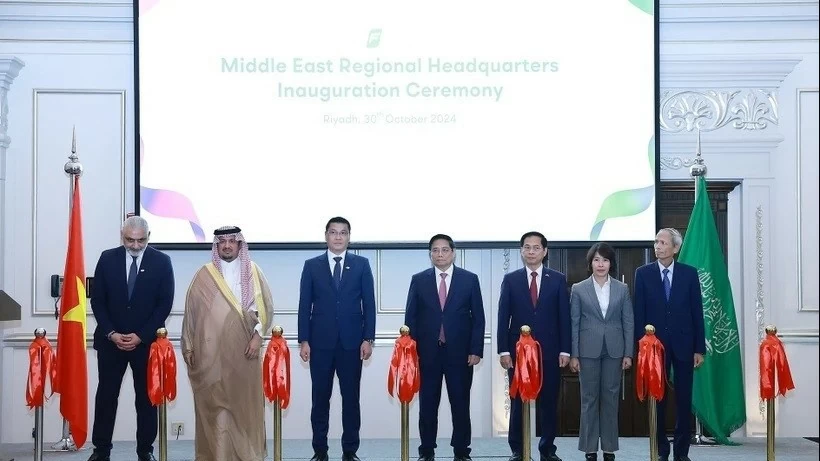 PM Pham Minh Chinh attends inauguration ceremony of FPT office in Middle East