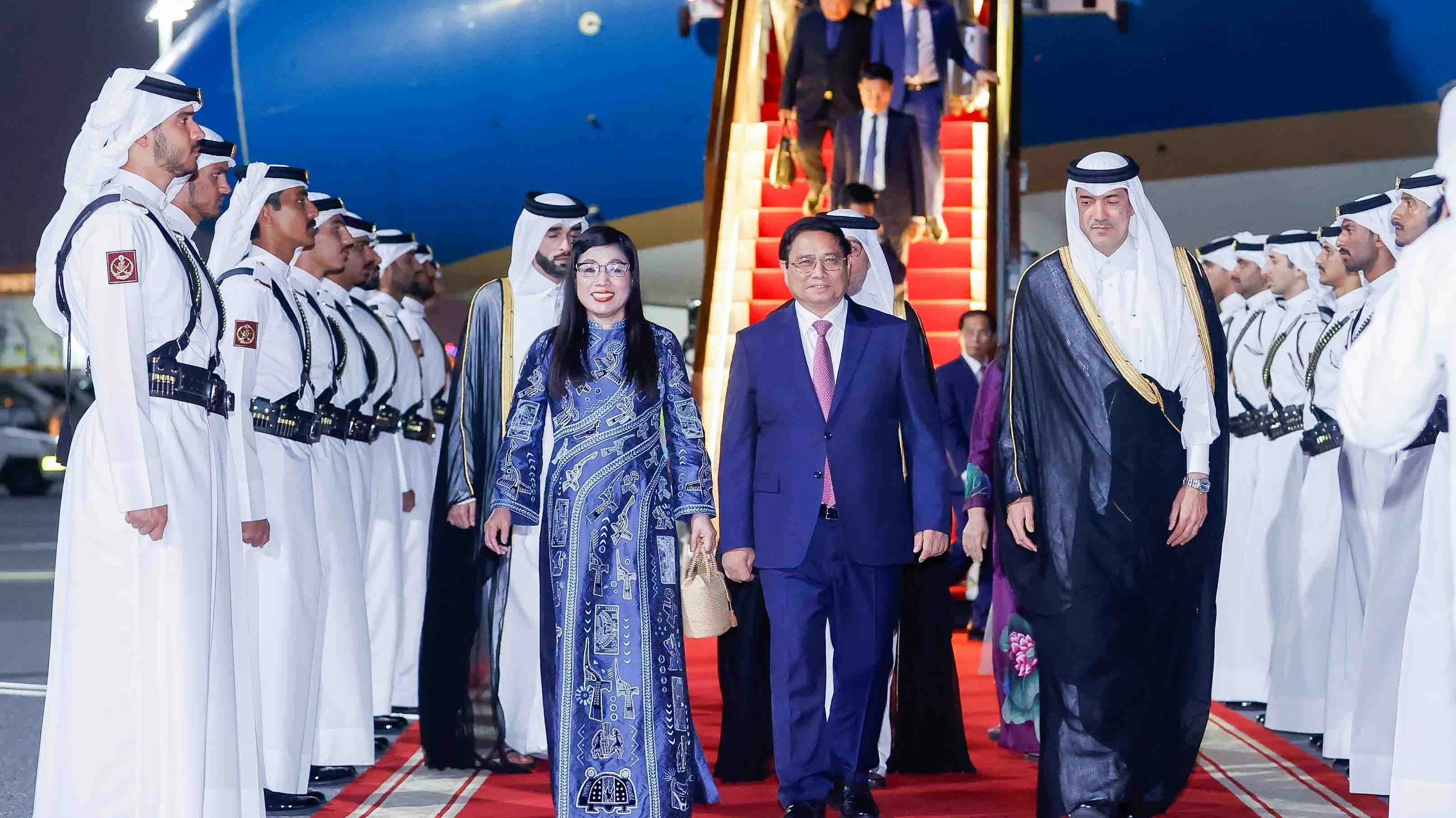 Prime Minister Pham Minh Chinh begins official visit to Qatar