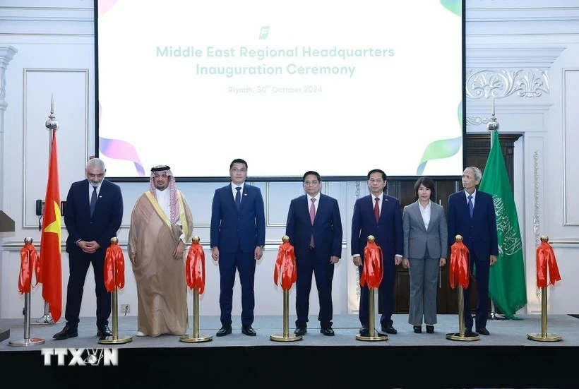 PM Pham Minh Chinh attends inauguration ceremony of FPT office in Middle East