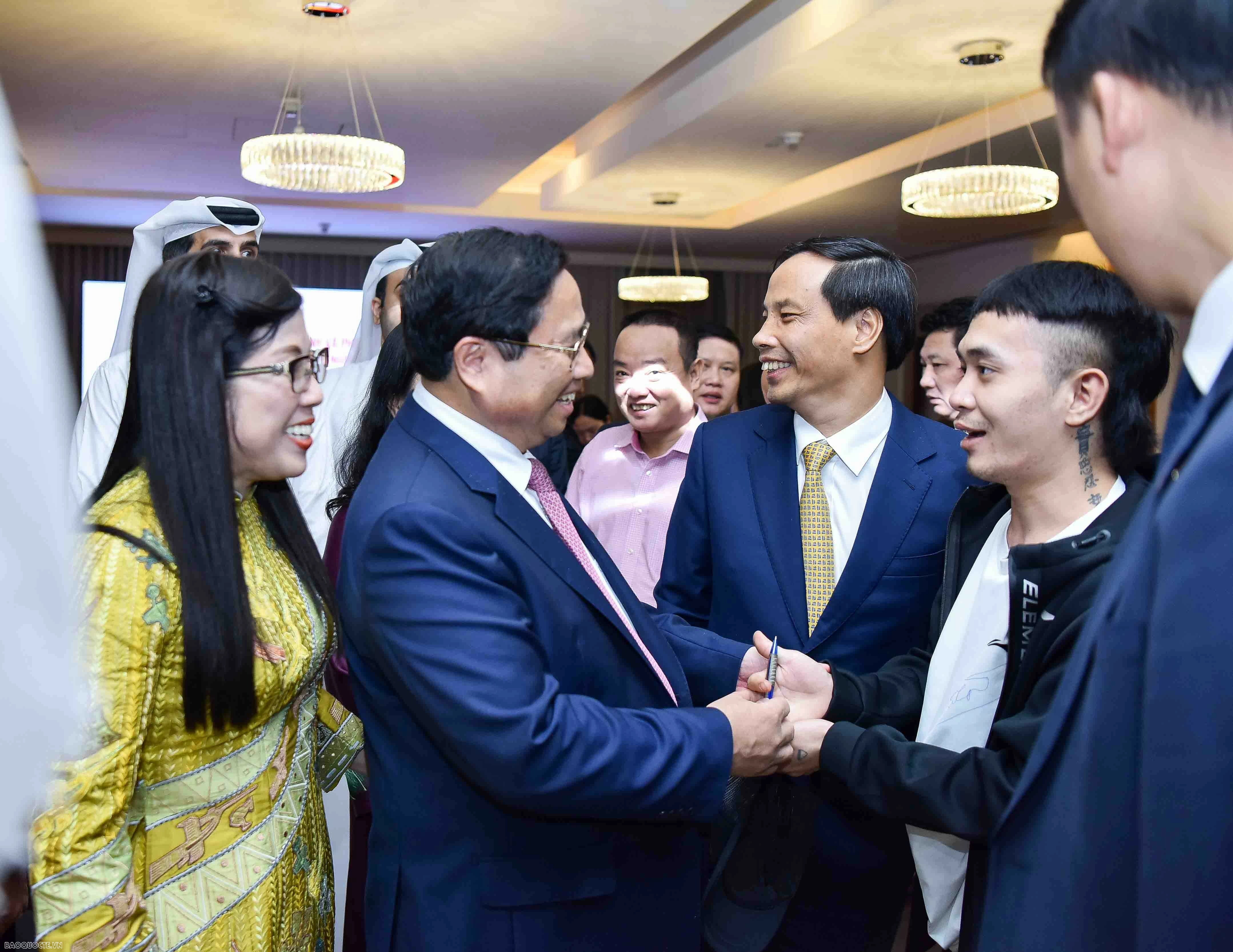 PM Pham Minh Chinh meets with representatives of Vietnamese community in Qatar