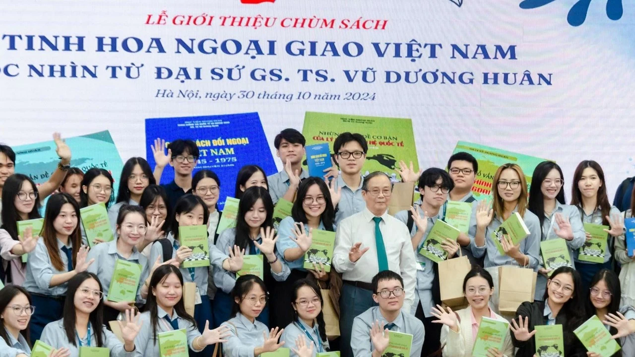 Tinh hoa Ngoại giao Việt Nam dưới góc nhìn của Đại sứ, GS.TS Vũ Dương Huân