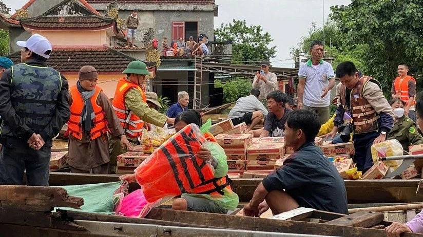 Cứu trợ khẩn cấp người dân Quảng Bình bị thiệt hại nặng nề bởi cơn bão số 6