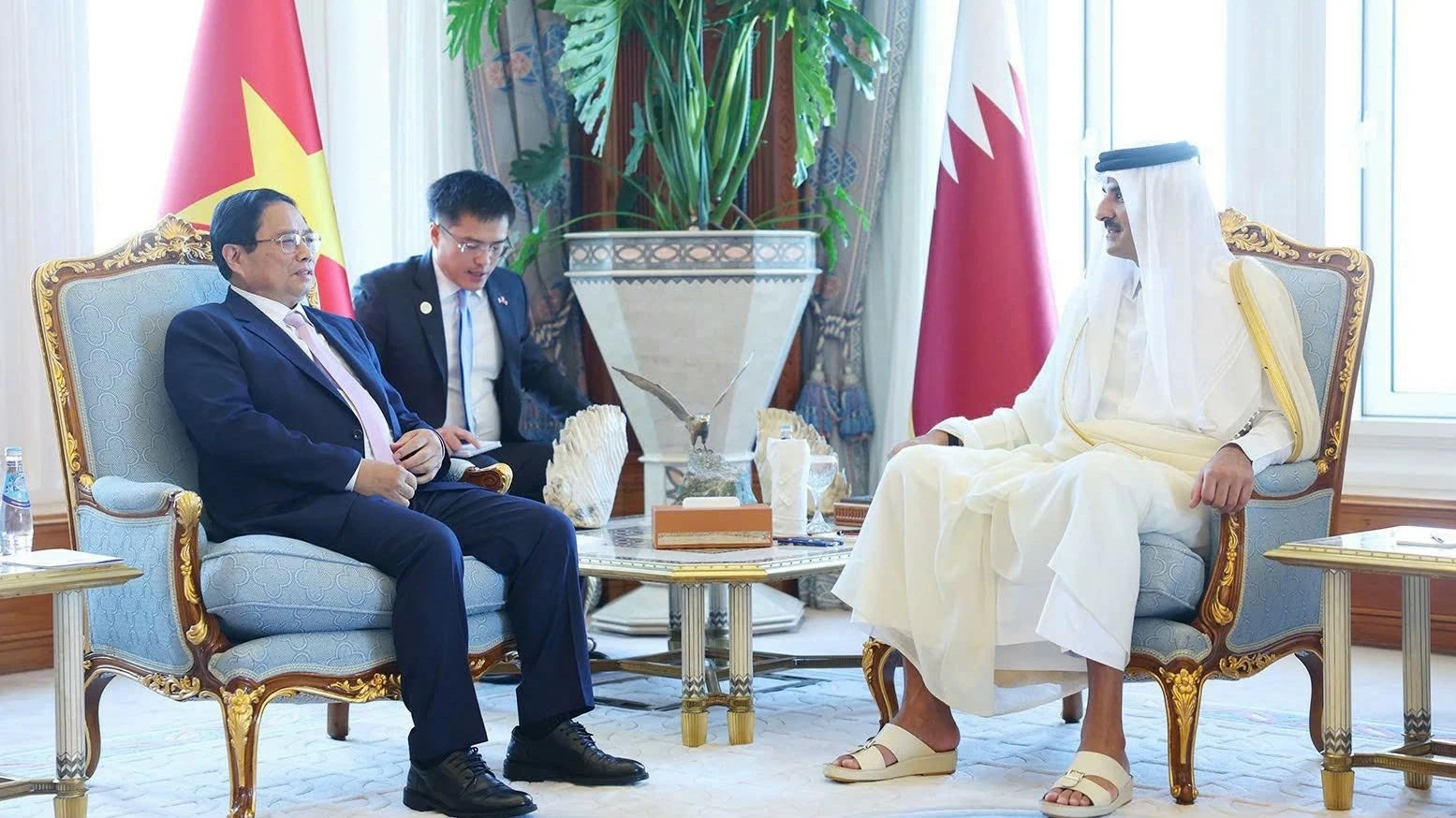 PM Pham Minh Chinh meets with Emir of Qatar Sheikh Tamim Bin Hamad Al Thani in Doha