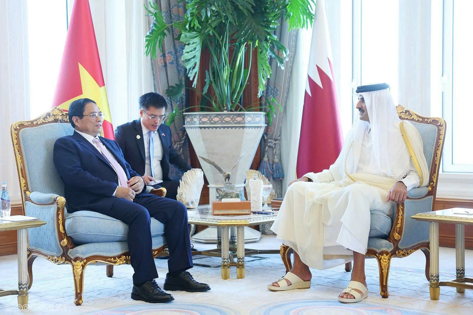 PM Pham Minh Chinh meets with Emir of Qatar Sheikh Tamim Bin Hamad Al Thani in Doha