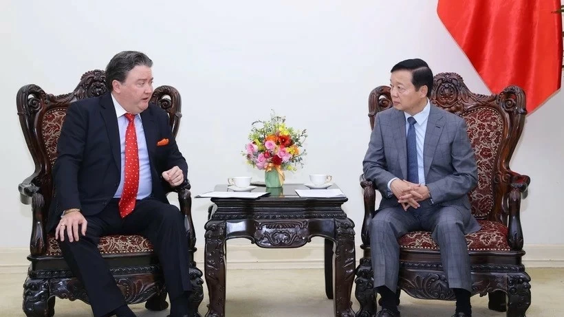 Deputy PM Tran Hong Ha receives US Ambassador Marc Knapper in Hanoi