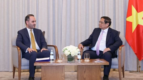 Prime Minister receives heads of leading investment firm, authority of Qatar