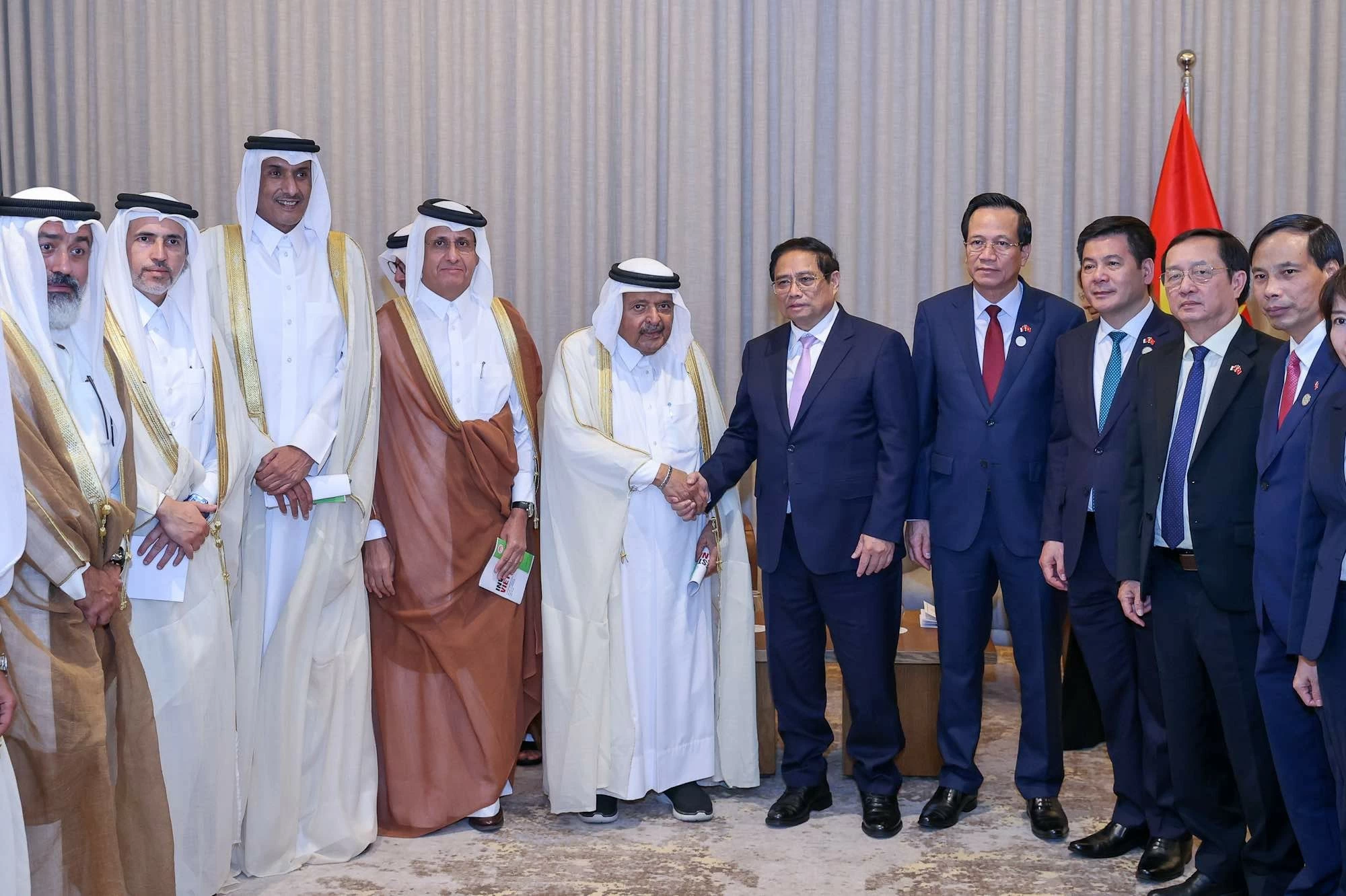 PM Pham Minh Chinh receives a delegation of Qatari enterprises