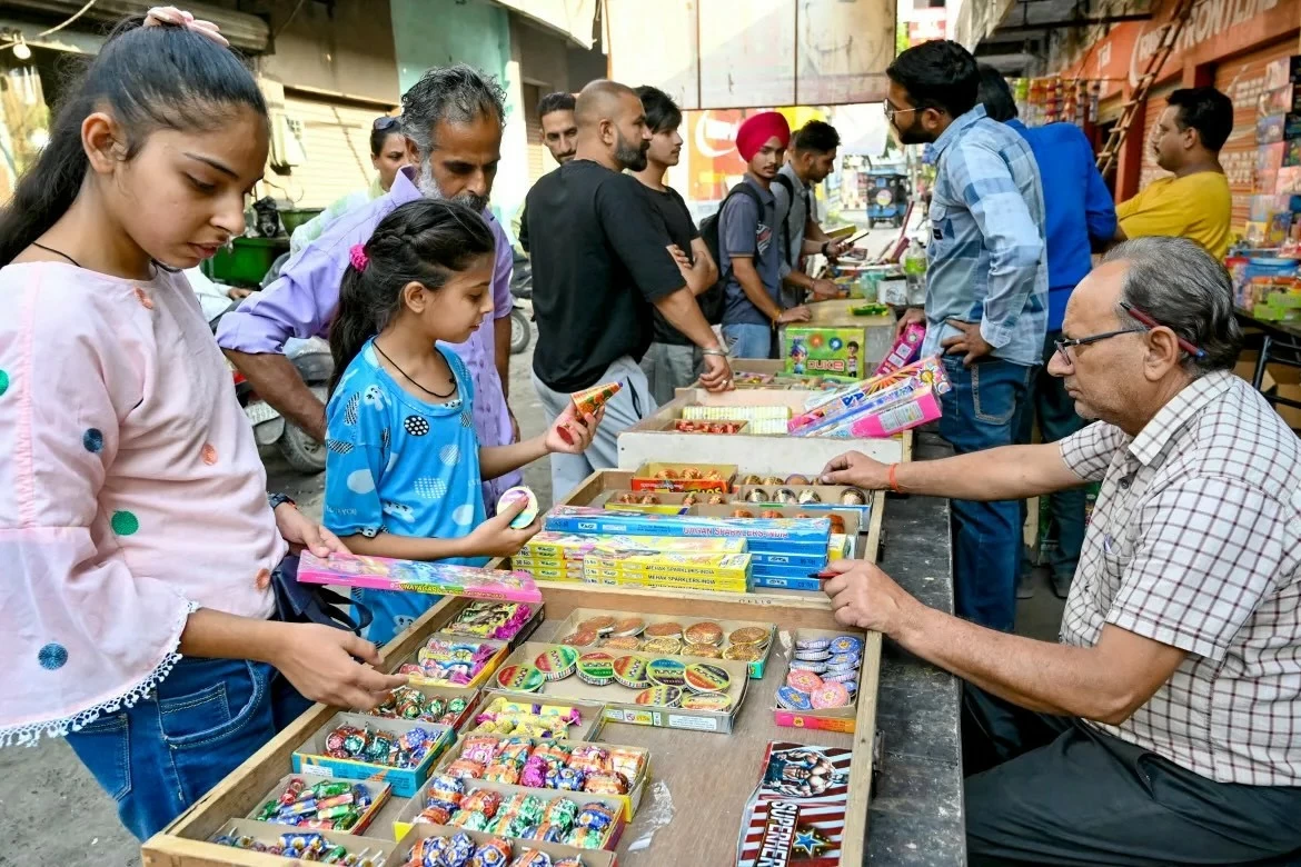 Hàng triệu người Ấn Độ tưng bừng đón lễ hội Diwali