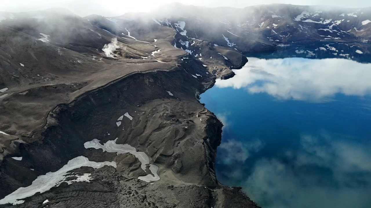 Du lịch Iceland: Trầm trồ trước khung cảnh siêu thực như hành tinh lạ ở vùng đất lửa và băng