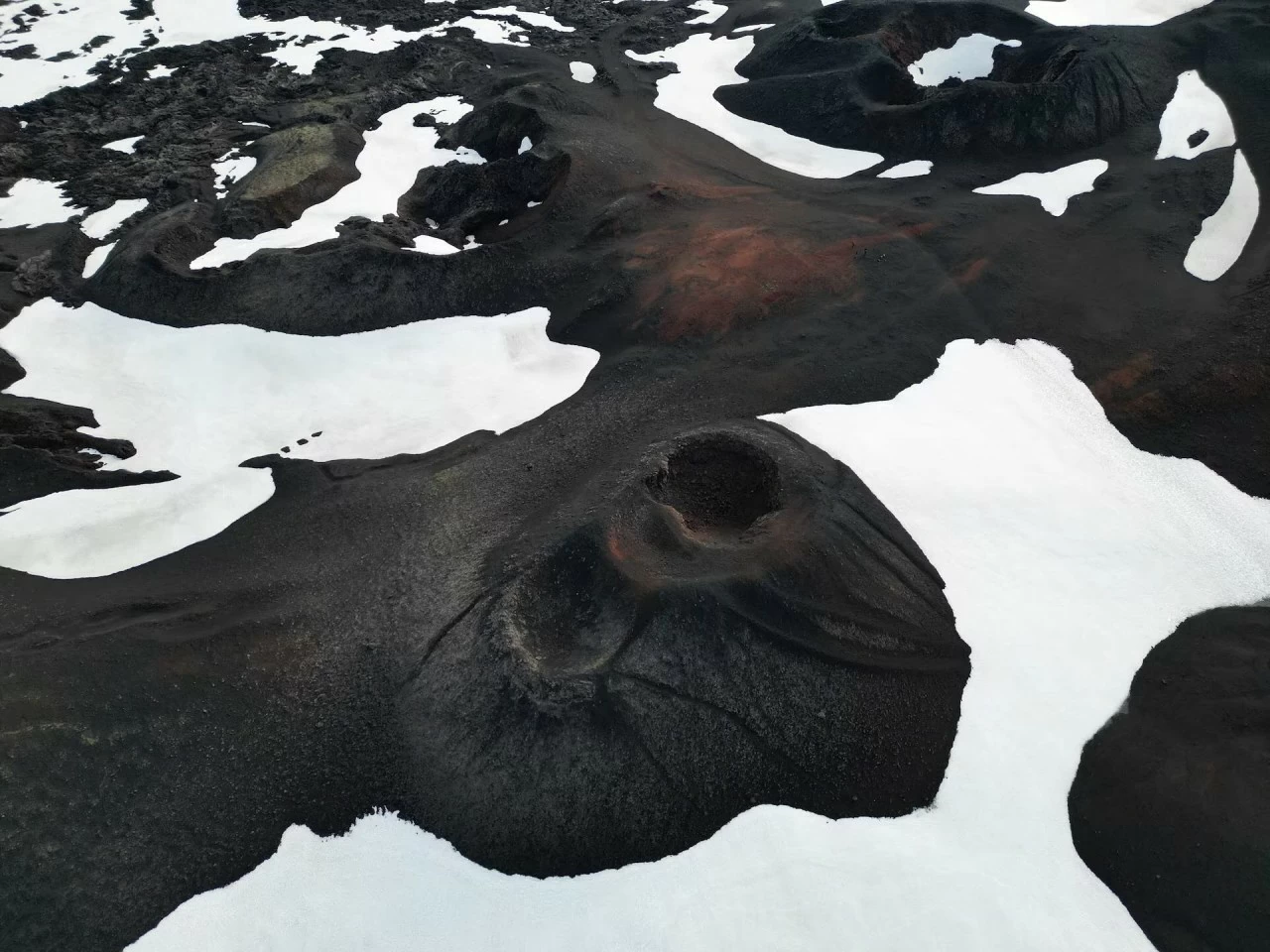 Du lịch Iceland: Trầm trồ trước khung cảnh siêu thực như hành tinh lạ ở vùng đất lửa và băng