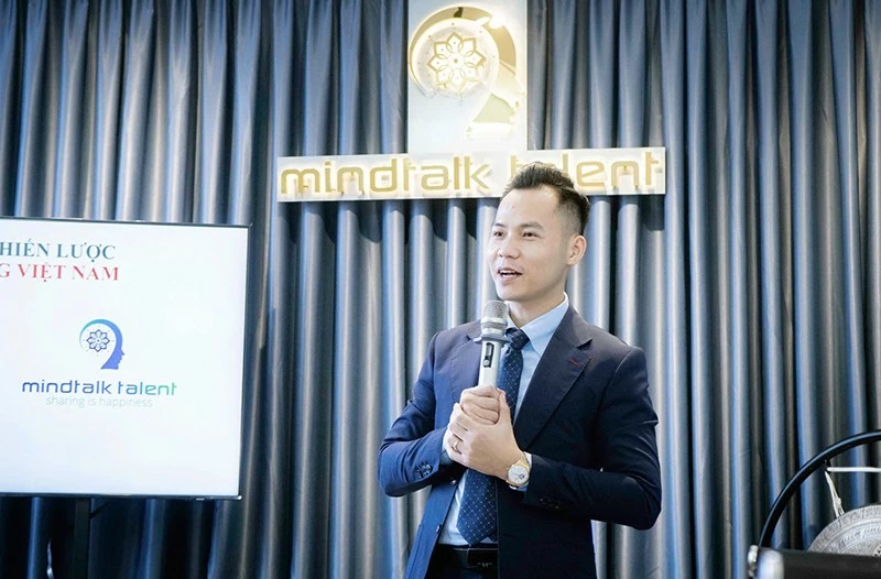 Thạc sĩ/Chuyên gia Đặng Tiến Dũng – TGĐ MindTalk Talent phát biểu tại Lễ khai trương.