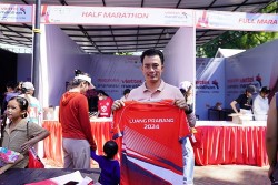 Viettel Marathon 2024: Khởi đầu hào hứng tại Luang Prabang, Lào