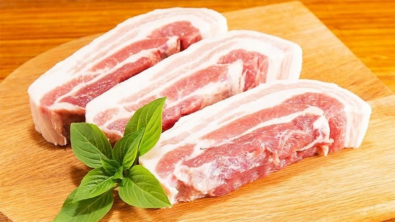 Giá heo hơi hôm nay 3/11: Tăng, giảm trái chiều tại 2 miền Nam, Bắc; nhập khẩu thịt và phụ phẩm động vật dùng làm thực phẩm tăng nhẹ. (Nguồn: denhatfood)