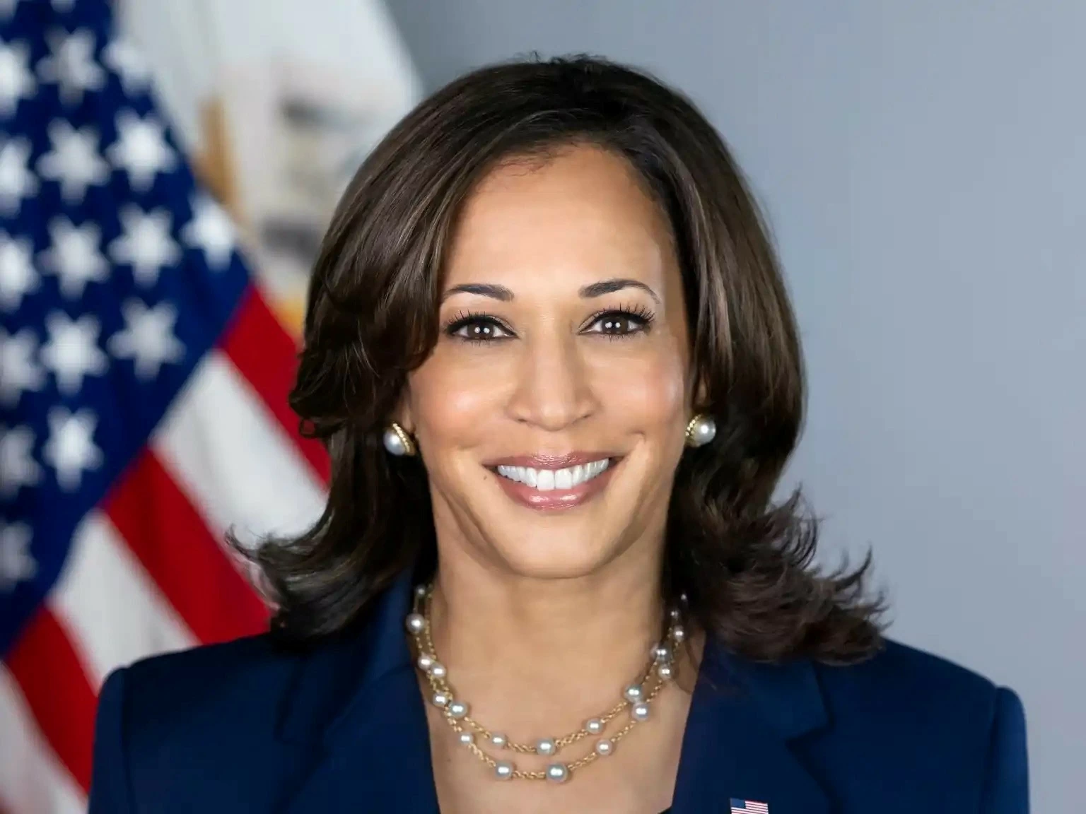 Bà Kamala Harris và hành trình ghi danh vào lịch sử chính trường Mỹ