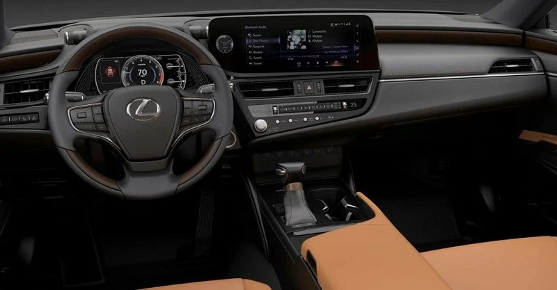 Toàn bộ nút bấm trên vô-lăng tiếp tục là loại truyền thống thay vì cảm ứng như hầu hết dòng Lexus đời mới Toàn bộ nút bấm trên vô-lăng tiếp tục là loại truyền thống thay vì cảm ứng như hầu hết dòng Lexus đời mới