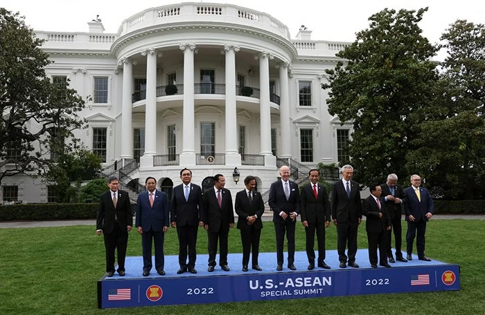 Tổng thống Mỹ Joe Biden chụp ảnh cùng các lãnh đạo ASEAN tại Nhà Trắng ngày 12/5.