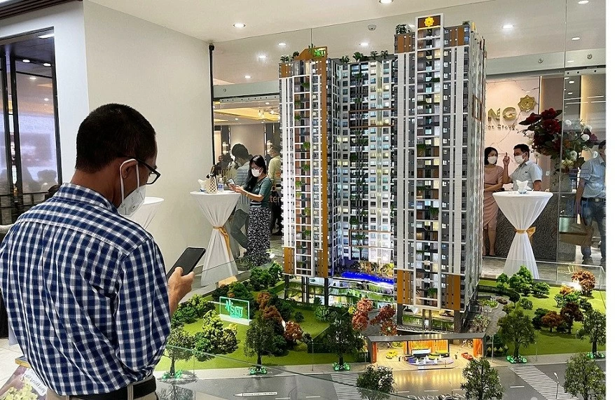 Bất động sản: Cửa hàng ‘đất vàng’ Hà Nội ế khách thuê, khoảng cách giữa thu nhập và giá nhà ngày càng rộng, thu nhập cao cũng khó mua Bất động sản: Cửa hàng ‘đất vàng’ Hà Nội ế khách thuê, khoảng cách giữa thu nhập và giá nhà ngày càng rộng, thu nhập cao cũng khó mua