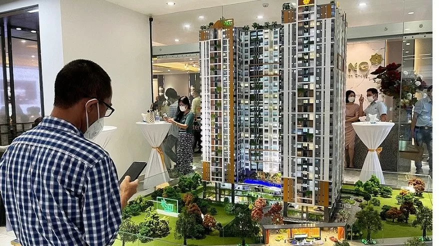 Bất động sản: Cửa hàng ‘đất vàng’ Hà Nội ế khách thuê, giá nhà tăng chóng mặt, thu nhập cao cũng khó mua