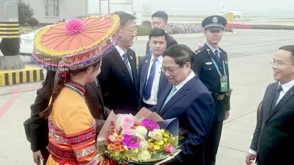 PM Pham Minh Chinh arrives in Kunming, beginning activities in China