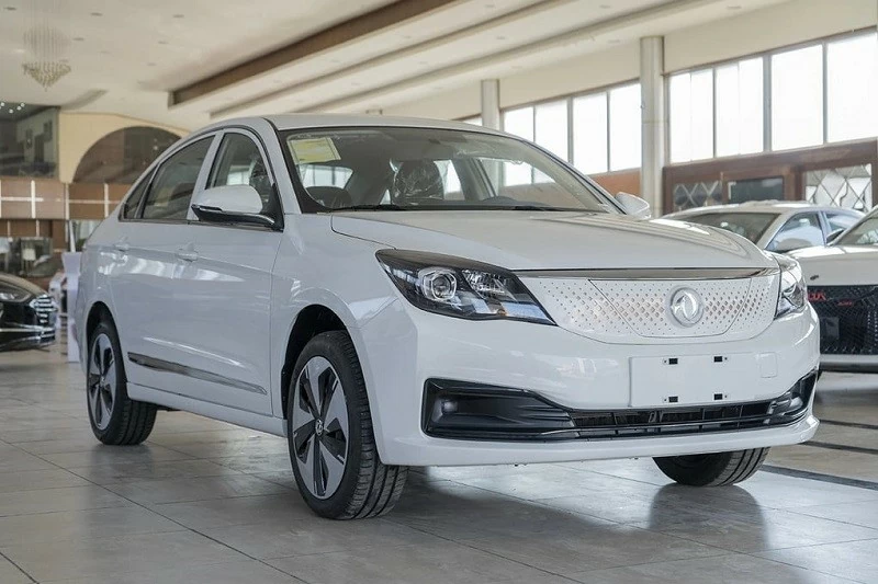 Dongfeng E70 được trang bị động cơ điện có thông số 110kW (147 mã lực) và 210Nm. Với bộ pin có dung lượng 47,5kWh, mẫu xe Trung Quốc này đi được tối đa 401km theo tiêu chuẩn CLTC của Trung Quốc, sạc nhanh từ 30-80% pin trong 36 phút Dongfeng E70 được trang bị động cơ điện có thông số 110kW (147 mã lực) và 210Nm. Với bộ pin có dung lượng 47,5kWh, mẫu xe Trung Quốc này đi được tối đa 401km theo tiêu chuẩn CLTC của Trung Quốc, sạc nhanh từ 30-80% pin trong 36 phút