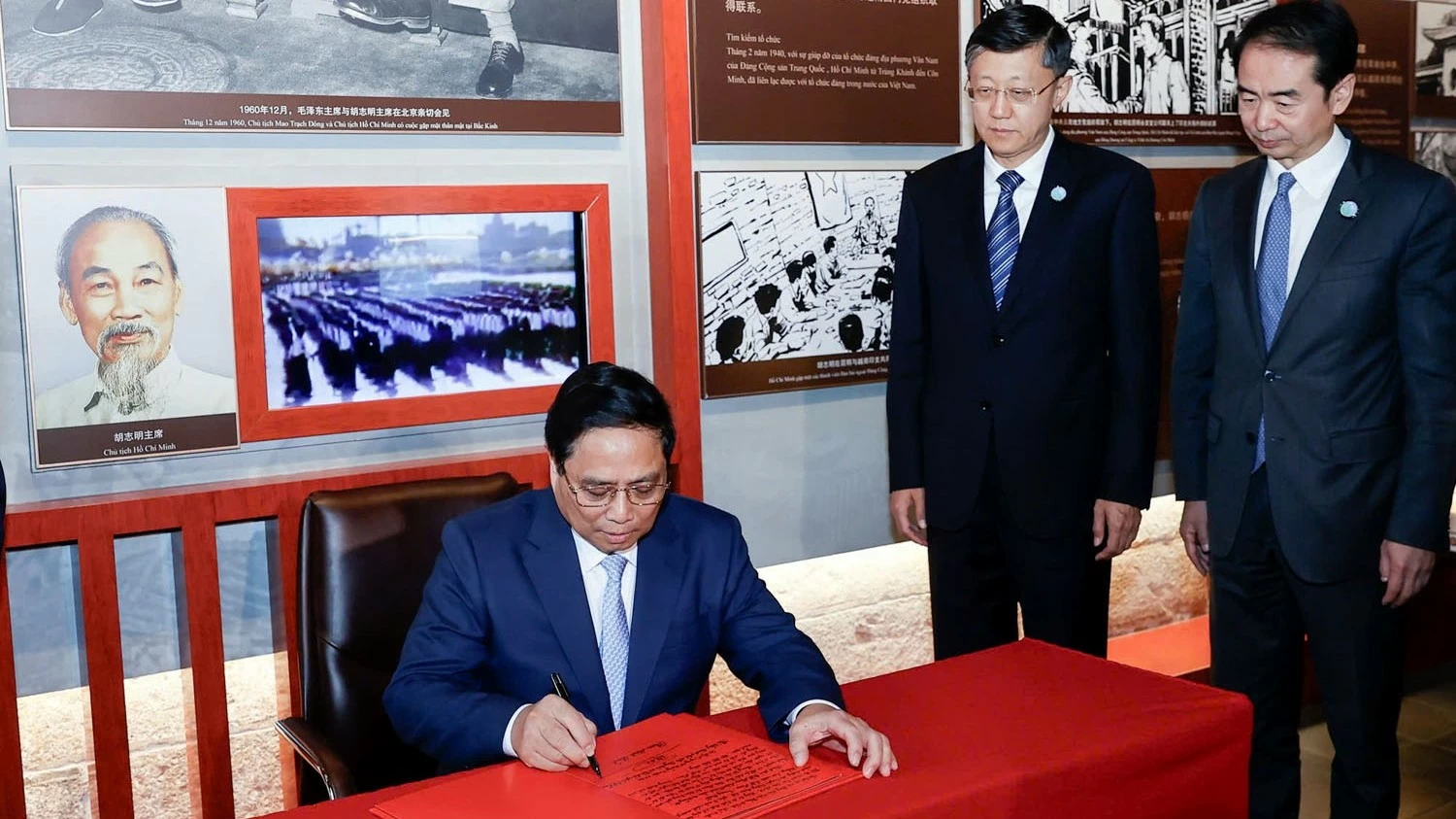 PM Pham Minh Chinh visits President Ho Chi Minh relic site in Kunming